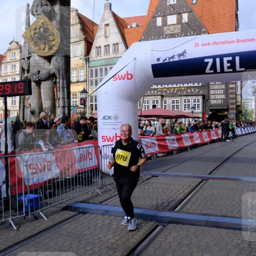 13.09.2026 - 21. swb-Marathon Bremen Tim E. http://msf.ph/oto/10349895 13.09.2026 11:24:36 Ziel 11712 meine-sportfotos.de