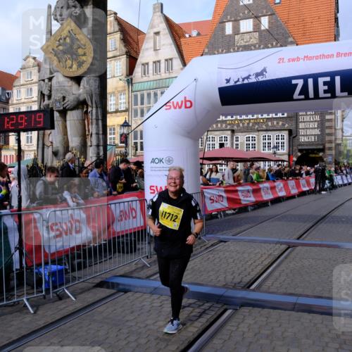 13.09.2026 - 21. swb-Marathon Bremen Tim E. http://msf.ph/oto/10349908 13.09.2026 11:24:36 Ziel 11712 meine-sportfotos.de