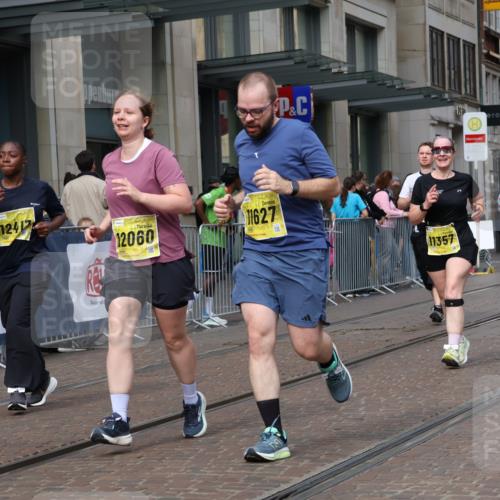 13.09.2026 - 21. swb-Marathon Bremen Strokosch-Dieckow http://msf.ph/oto/10349970 13.09.2026 11:12:54 Ziel 10804, 10893, 11048, 11357, 11627, 12060, 12393, 12418, 10354, 10483, 10743, 10874, 10875, 11090, 11606, 11657, 11671, 11832, 12050, 12234, 12423, 12497 meine-sportfotos.de
