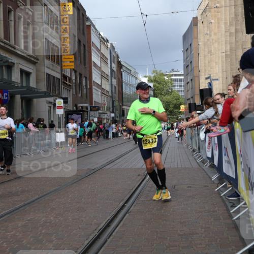13.09.2026 - 21. swb-Marathon Bremen Strokosch-Dieckow http://msf.ph/oto/10350043 13.09.2026 11:12:56 Ziel 10804, 10893, 11048, 11357, 11627, 11670, 12060, 12393, 12418, 12521, 10354, 10483, 10743, 10874, 10875, 10893, 11606, 11627, 11657, 11671, 11832, 12050, 12060, 12234, 12423, 12497 meine-sportfotos.de