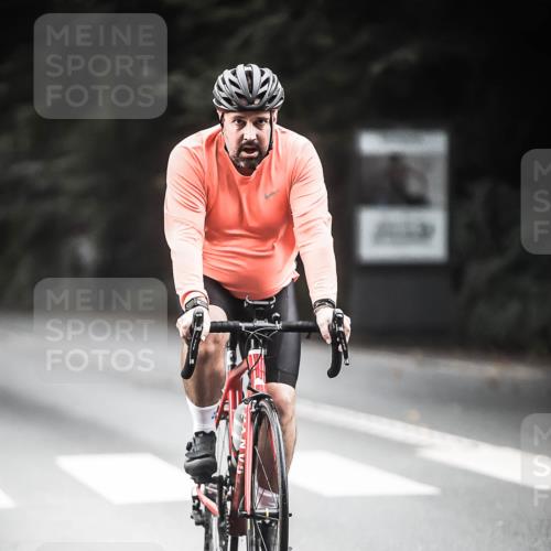 13.09.2026 - Stadtparktriathlon H.Heesch http://msf.ph/oto/10350054 13.09.2026 11:02:22 Radfahren 591, 596, 610 meine-sportfotos.de