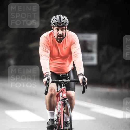 13.09.2026 - Stadtparktriathlon H.Heesch http://msf.ph/oto/10350057 13.09.2026 11:02:22 Radfahren 591, 596, 610 meine-sportfotos.de