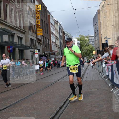 13.09.2026 - 21. swb-Marathon Bremen Strokosch-Dieckow http://msf.ph/oto/10350060 13.09.2026 11:12:56 Ziel 10804, 10893, 11048, 11357, 11627, 11670, 12060, 12393, 12418, 12521, 10354, 10483, 10743, 10874, 10875, 10893, 11606, 11627, 11657, 11671, 11832, 12050, 12060, 12234, 12423, 12497 meine-sportfotos.de