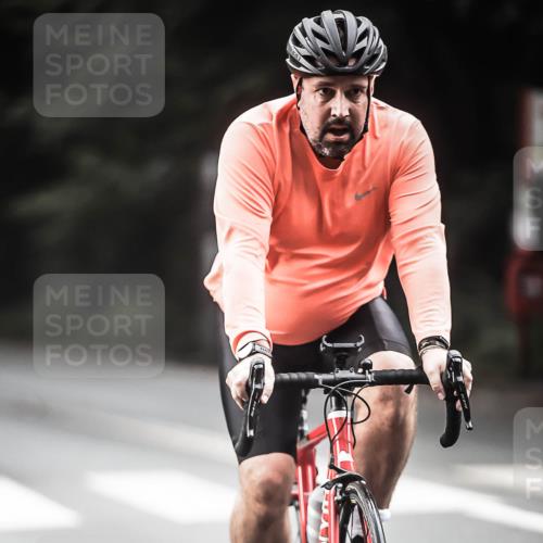 13.09.2026 - Stadtparktriathlon H.Heesch http://msf.ph/oto/10350069 13.09.2026 11:02:23 Radfahren 591, 596, 610 meine-sportfotos.de