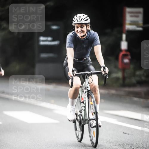 13.09.2026 - Stadtparktriathlon H.Heesch http://msf.ph/oto/10350105 13.09.2026 11:02:33 Radfahren 435, 531, 596, 618, 671 meine-sportfotos.de