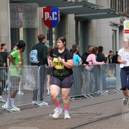 13.09.2026 - 21. swb-Marathon Bremen Strokosch-Dieckow http://msf.ph/oto/10350192 13.09.2026 11:13:12 Ziel 10484, 10545, 10883, 10889, 11084, 11392, 11670, 11954, 11999, 12280, 12460, 12521, 10804, 10893, 11048, 11357, 11606, 11627, 11671, 11832, 12050, 12060, 12393, 12418 meine-sportfotos.de