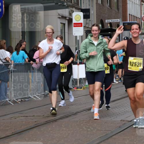 13.09.2026 - 21. swb-Marathon Bremen Strokosch-Dieckow http://msf.ph/oto/10350219 13.09.2026 11:13:13 Ziel 10484, 10545, 10766, 10883, 10889, 11084, 11392, 11670, 11954, 11999, 12010, 12280, 12460, 12521, 10804, 10893, 11048, 11357, 11606, 11627, 11671, 11832, 12050, 12060, 12393, 12418 meine-sportfotos.de