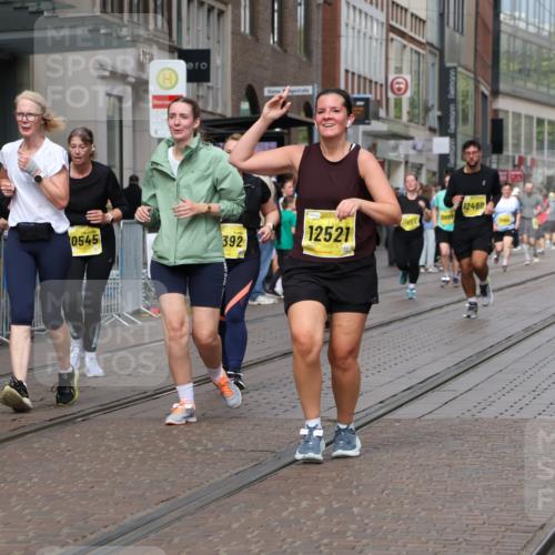 13.09.2026 - 21. swb-Marathon Bremen Strokosch-Dieckow http://msf.ph/oto/10350236 13.09.2026 11:13:14 Ziel 10484, 10545, 10766, 10883, 10889, 11084, 11392, 11670, 11954, 11999, 12010, 12280, 12460, 12521, 10804, 10893, 11048, 11357, 11606, 11627, 11671, 11832, 12050, 12060, 12393, 12418 meine-sportfotos.de