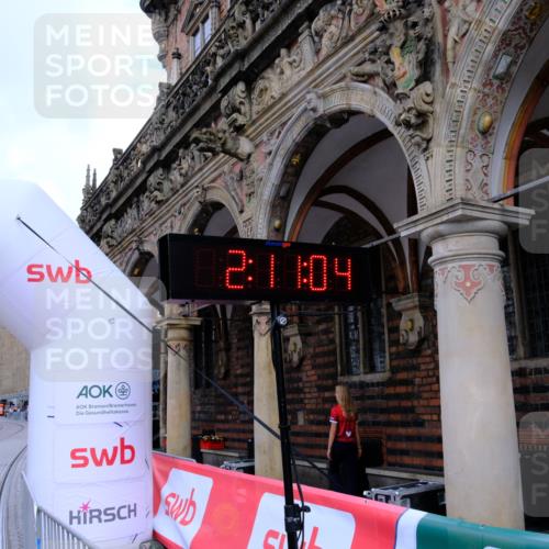13.09.2026 - 21. swb-Marathon Bremen Tim E. http://msf.ph/oto/10350245 13.09.2026 11:41:54 Ziel  meine-sportfotos.de