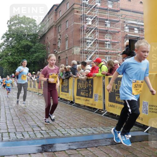 13.09.2026 - Kiel Lauf Yannick Fuchs http://msf.ph/oto/10350247 13.09.2026 08:57:26 Ziel 700, 1546, 1769, 2128, 2129, 3382, 4834, 5984, 7478, 7715, 10876, 10892, 81, 482, 1222, 2384, 2479, 2543, 3034, 3161, 3305, 3665, 4558, 4680, 4901, 4908, 5003, 5223, 5333, 5340, 5719, 5809, 6361, 6807, 7559, 7752, 7927, 8094, 8341, 9307, 9542, 9564, 9940, 10321, 10603, 11423, 11495, 11558, 11986, 12062, 12215, 12455, 12512, 160, 406, 689, 1051, 1520, 1714, 2439, 3359, 3375, 3691, 4182, 4321, 4382, 4383, 5006, 5219, 5244, 5733, 5762, 5765, 6459, 7547, 7608, 7609, 9062 meine-sportfotos.de
