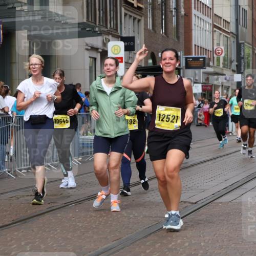 13.09.2026 - 21. swb-Marathon Bremen Strokosch-Dieckow http://msf.ph/oto/10350253 13.09.2026 11:13:14 Ziel 10484, 10545, 10766, 10883, 10889, 11084, 11392, 11670, 11954, 11999, 12010, 12280, 12460, 12521, 10804, 10893, 11048, 11357, 11606, 11627, 11671, 11832, 12050, 12060, 12393, 12418 meine-sportfotos.de