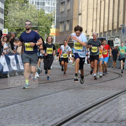 13.09.2026 - 21. swb-Marathon Bremen Strokosch-Dieckow http://msf.ph/oto/10350273 13.09.2026 10:54:31 Ziel 10359, 10577, 10749, 10822, 10996, 11010, 11099, 11118, 11290, 11329, 11361, 11476, 11765, 11843, 11989, 11998, 13531, 10589, 10608, 10704, 11040, 11174, 11389, 11569, 11874, 12038, 12519, 13526 meine-sportfotos.de