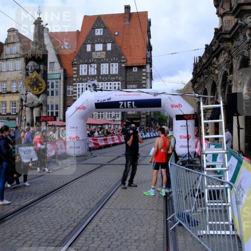 13.09.2026 - 21. swb-Marathon Bremen Tim E. http://msf.ph/oto/10350278 13.09.2026 12:12:54 Ziel  meine-sportfotos.de