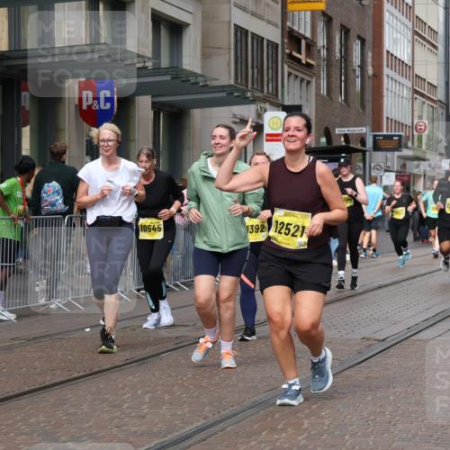 13.09.2026 - 21. swb-Marathon Bremen Strokosch-Dieckow http://msf.ph/oto/10350284 13.09.2026 11:13:15 Ziel 10484, 10545, 10766, 10883, 10889, 11084, 11392, 11670, 11954, 11999, 12010, 12280, 12460, 12521, 10804, 10893, 11048, 11357, 11606, 11627, 12050, 12060, 12393, 12418 meine-sportfotos.de