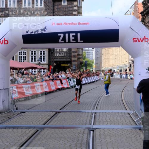 13.09.2026 - 21. swb-Marathon Bremen Tim E. http://msf.ph/oto/10350293 13.09.2026 12:17:44 Ziel  meine-sportfotos.de