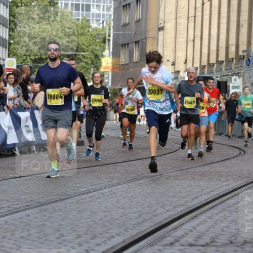 13.09.2026 - 21. swb-Marathon Bremen Strokosch-Dieckow http://msf.ph/oto/10350295 13.09.2026 10:54:31 Ziel 10359, 10577, 10749, 10822, 10996, 11010, 11099, 11118, 11290, 11329, 11361, 11476, 11765, 11843, 11989, 11998, 13531, 10589, 10608, 10704, 11040, 11174, 11389, 11569, 11874, 12038, 12519, 13526 meine-sportfotos.de