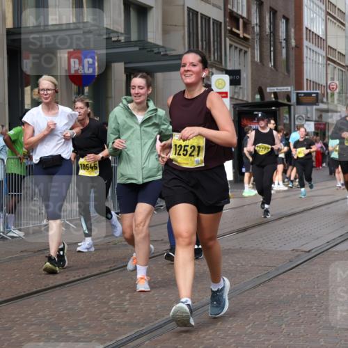 13.09.2026 - 21. swb-Marathon Bremen Strokosch-Dieckow http://msf.ph/oto/10350297 13.09.2026 11:13:16 Ziel 10484, 10545, 10766, 10883, 10889, 11084, 11392, 11670, 11954, 11999, 12010, 12280, 12460, 12521, 10804, 10893, 11048, 11357, 11606, 11627, 12050, 12060, 12393, 12418 meine-sportfotos.de
