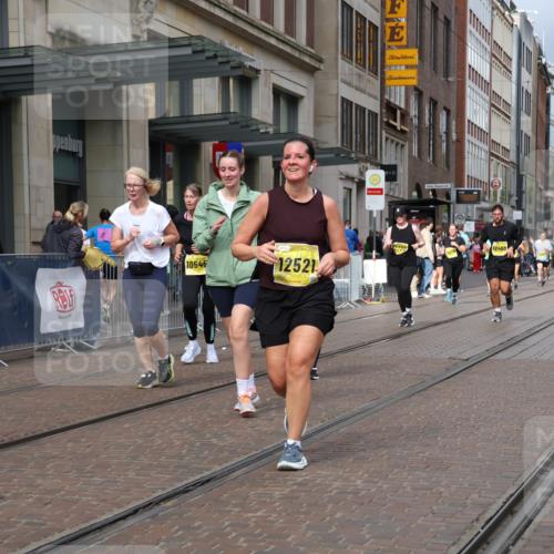 13.09.2026 - 21. swb-Marathon Bremen Strokosch-Dieckow http://msf.ph/oto/10350308 13.09.2026 11:13:16 Ziel 10484, 10545, 10766, 10883, 10889, 11084, 11392, 11670, 11954, 11999, 12010, 12280, 12460, 12521, 10804, 10893, 11048, 11357, 11606, 11627, 12050, 12060, 12393, 12418 meine-sportfotos.de