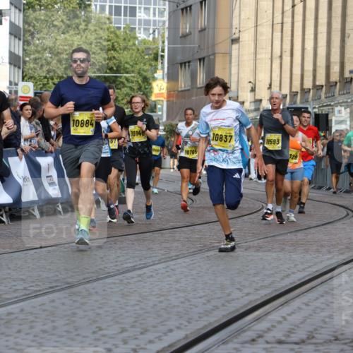 13.09.2026 - 21. swb-Marathon Bremen Strokosch-Dieckow http://msf.ph/oto/10350336 13.09.2026 10:54:31 Ziel 10359, 10577, 10749, 10822, 10996, 11010, 11099, 11118, 11290, 11329, 11361, 11476, 11765, 11843, 11989, 11998, 13531, 10589, 10608, 10704, 11040, 11174, 11389, 11569, 11874, 12038, 12519, 13526 meine-sportfotos.de