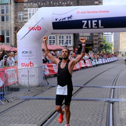 13.09.2026 - 21. swb-Marathon Bremen Tim E. http://msf.ph/oto/10350349 13.09.2026 12:17:46 Ziel  meine-sportfotos.de