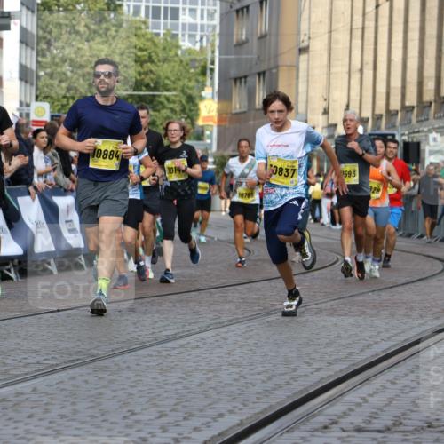 13.09.2026 - 21. swb-Marathon Bremen Strokosch-Dieckow http://msf.ph/oto/10350358 13.09.2026 10:54:31 Ziel 10359, 10577, 10749, 10822, 10996, 11010, 11099, 11118, 11290, 11329, 11361, 11476, 11765, 11843, 11989, 11998, 13531, 10589, 10608, 10704, 11040, 11174, 11389, 11569, 11874, 12038, 12519, 13526 meine-sportfotos.de