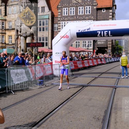 13.09.2026 - 21. swb-Marathon Bremen Tim E. http://msf.ph/oto/10350366 13.09.2026 12:18:34 Ziel  meine-sportfotos.de