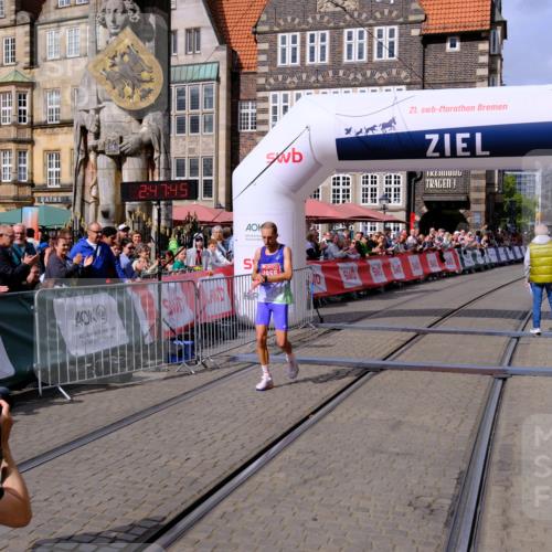 13.09.2026 - 21. swb-Marathon Bremen Tim E. http://msf.ph/oto/10350375 13.09.2026 12:18:35 Ziel  meine-sportfotos.de