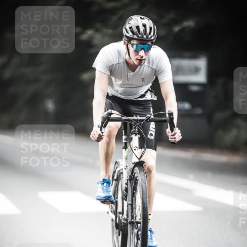 13.09.2026 - Stadtparktriathlon H.Heesch http://msf.ph/oto/10350378 13.09.2026 11:02:56 Radfahren 520, 571, 640, 708 meine-sportfotos.de