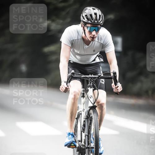 13.09.2026 - Stadtparktriathlon H.Heesch http://msf.ph/oto/10350383 13.09.2026 11:02:56 Radfahren 520, 571, 640, 708 meine-sportfotos.de