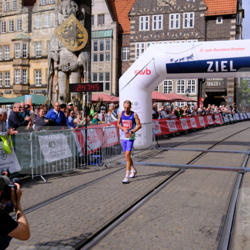 13.09.2026 - 21. swb-Marathon Bremen Tim E. http://msf.ph/oto/10350394 13.09.2026 12:18:35 Ziel  meine-sportfotos.de