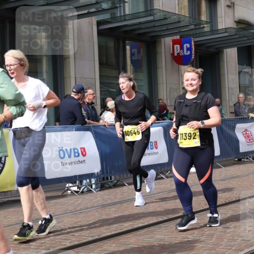 13.09.2026 - 21. swb-Marathon Bremen Strokosch-Dieckow http://msf.ph/oto/10350402 13.09.2026 11:13:19 Ziel 10330, 10484, 10545, 10766, 10883, 10889, 11078, 11084, 11392, 11670, 11954, 11999, 12010, 12280, 12460, 12521, 10804, 10893, 11048, 11357, 11627, 12060, 12393, 12418 meine-sportfotos.de
