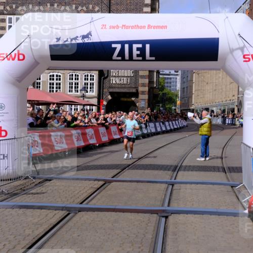 13.09.2026 - 21. swb-Marathon Bremen Tim E. http://msf.ph/oto/10350424 13.09.2026 12:19:57 Ziel  meine-sportfotos.de