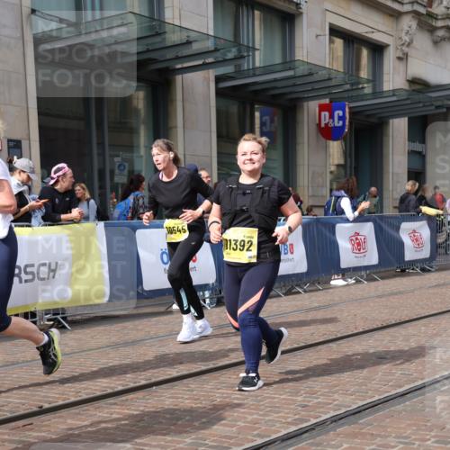13.09.2026 - 21. swb-Marathon Bremen Strokosch-Dieckow http://msf.ph/oto/10350431 13.09.2026 11:13:19 Ziel 10330, 10484, 10545, 10766, 10883, 10889, 11078, 11084, 11392, 11670, 11954, 11999, 12010, 12280, 12460, 12521, 10804, 10893, 11048, 11357, 11627, 12060, 12393, 12418 meine-sportfotos.de