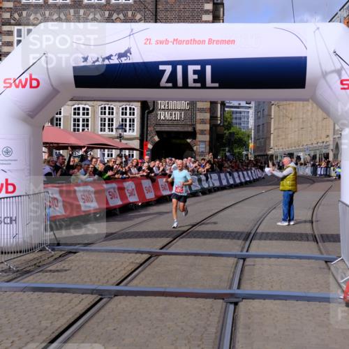 13.09.2026 - 21. swb-Marathon Bremen Tim E. http://msf.ph/oto/10350435 13.09.2026 12:19:57 Ziel  meine-sportfotos.de
