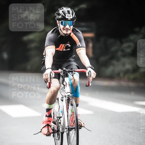 13.09.2026 - Stadtparktriathlon H.Heesch http://msf.ph/oto/10350439 13.09.2026 11:03:03 Radfahren 666, 708 meine-sportfotos.de