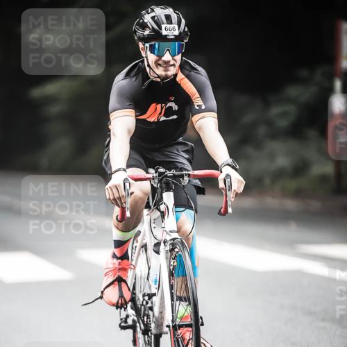 13.09.2026 - Stadtparktriathlon H.Heesch http://msf.ph/oto/10350442 13.09.2026 11:03:03 Radfahren 666, 708 meine-sportfotos.de