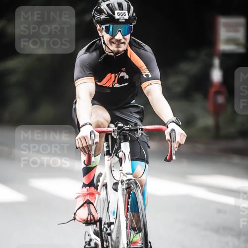13.09.2026 - Stadtparktriathlon H.Heesch http://msf.ph/oto/10350448 13.09.2026 11:03:03 Radfahren 666, 708 meine-sportfotos.de
