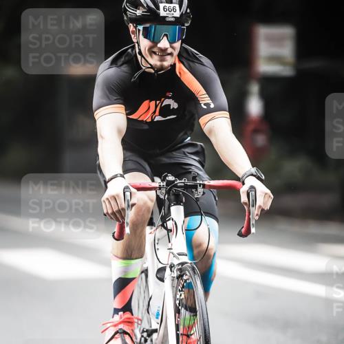 13.09.2026 - Stadtparktriathlon H.Heesch http://msf.ph/oto/10350452 13.09.2026 11:03:04 Radfahren 666, 708 meine-sportfotos.de