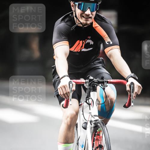 13.09.2026 - Stadtparktriathlon H.Heesch http://msf.ph/oto/10350455 13.09.2026 11:03:04 Radfahren 666, 708 meine-sportfotos.de