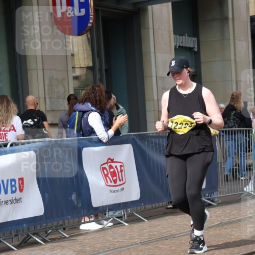 13.09.2026 - 21. swb-Marathon Bremen Strokosch-Dieckow http://msf.ph/oto/10350477 13.09.2026 11:13:21 Ziel 10330, 10484, 10545, 10766, 10883, 10889, 11078, 11084, 11392, 11954, 11999, 12010, 12280, 12460, 12521, 10804, 10893, 11048, 11357, 11627, 11670, 12060, 12393, 12418, 12521 meine-sportfotos.de