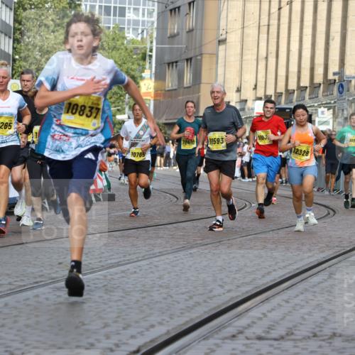 13.09.2026 - 21. swb-Marathon Bremen Strokosch-Dieckow http://msf.ph/oto/10350485 13.09.2026 10:54:32 Ziel 10359, 10503, 10577, 10749, 10822, 10837, 10996, 11099, 11118, 11290, 11329, 11361, 11476, 11765, 11843, 11989, 11998, 10589, 10608, 10704, 11040, 11174, 11389, 11569, 11874, 12038, 12519, 12800, 13526 meine-sportfotos.de