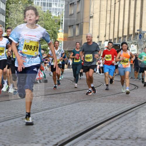 13.09.2026 - 21. swb-Marathon Bremen Strokosch-Dieckow http://msf.ph/oto/10350500 13.09.2026 10:54:32 Ziel 10359, 10503, 10577, 10749, 10822, 10837, 10996, 11099, 11118, 11290, 11329, 11361, 11476, 11765, 11843, 11989, 11998, 10589, 10608, 10704, 11040, 11174, 11389, 11569, 11874, 12038, 12519, 12800, 13526 meine-sportfotos.de