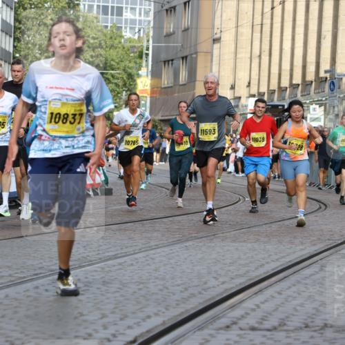 13.09.2026 - 21. swb-Marathon Bremen Strokosch-Dieckow http://msf.ph/oto/10350519 13.09.2026 10:54:32 Ziel 10359, 10503, 10577, 10749, 10822, 10837, 10996, 11099, 11118, 11290, 11329, 11361, 11476, 11765, 11843, 11989, 11998, 10589, 10608, 10704, 11040, 11174, 11389, 11569, 11874, 12038, 12519, 12800, 13526 meine-sportfotos.de