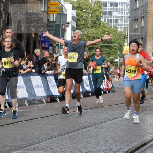 13.09.2026 - 21. swb-Marathon Bremen Strokosch-Dieckow http://msf.ph/oto/10350617 13.09.2026 10:54:36 Ziel 10359, 10503, 10577, 10631, 10749, 10837, 10884, 10996, 11099, 11118, 11290, 11329, 11361, 11476, 11765, 11843, 11989, 11998, 10589, 10608, 10704, 11040, 11174, 11569, 11874, 12519, 12800, 13526 meine-sportfotos.de
