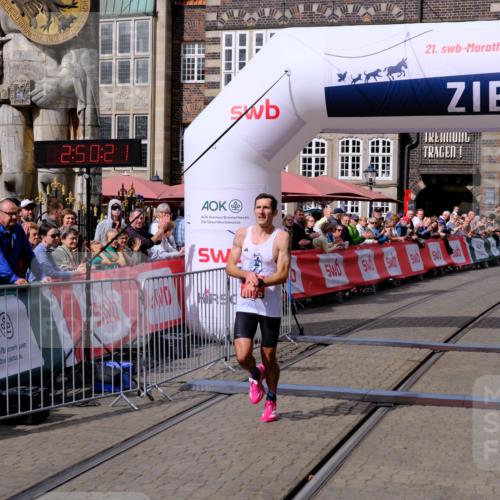 13.09.2026 - 21. swb-Marathon Bremen Tim E. http://msf.ph/oto/10350680 13.09.2026 12:21:10 Ziel 626, 1231 meine-sportfotos.de