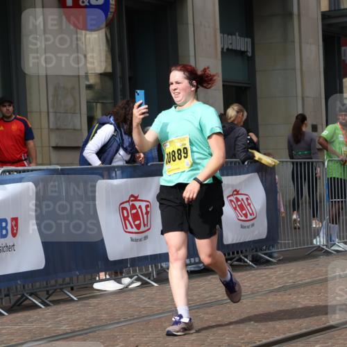 13.09.2026 - 21. swb-Marathon Bremen Strokosch-Dieckow http://msf.ph/oto/10350703 13.09.2026 11:13:27 Ziel 10330, 10545, 10766, 10889, 11078, 11084, 11954, 11999, 12010, 12280, 10484, 10545, 10883, 11048, 11392, 11670, 12460, 12521 meine-sportfotos.de