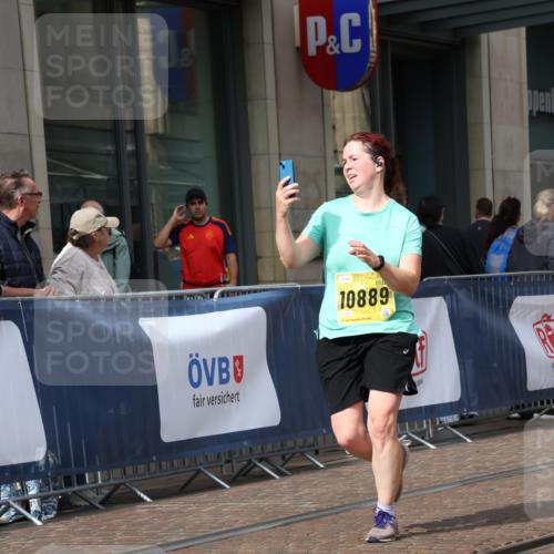 13.09.2026 - 21. swb-Marathon Bremen Strokosch-Dieckow http://msf.ph/oto/10350718 13.09.2026 11:13:27 Ziel 10330, 10545, 10766, 10889, 11078, 11084, 11954, 11999, 12010, 12280, 10484, 10545, 10883, 11048, 11392, 11670, 12460, 12521 meine-sportfotos.de