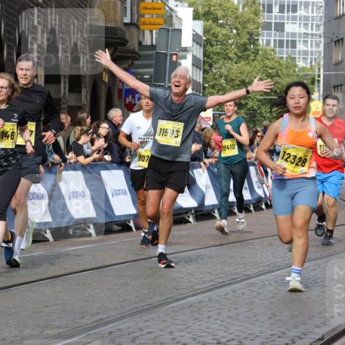 13.09.2026 - 21. swb-Marathon Bremen Strokosch-Dieckow http://msf.ph/oto/10350818 13.09.2026 10:54:36 Ziel 10359, 10503, 10577, 10631, 10749, 10837, 10884, 10996, 11099, 11118, 11290, 11329, 11361, 11476, 11765, 11843, 11989, 11998, 10589, 10608, 10704, 11040, 11174, 11569, 11874, 12519, 12800, 13526 meine-sportfotos.de