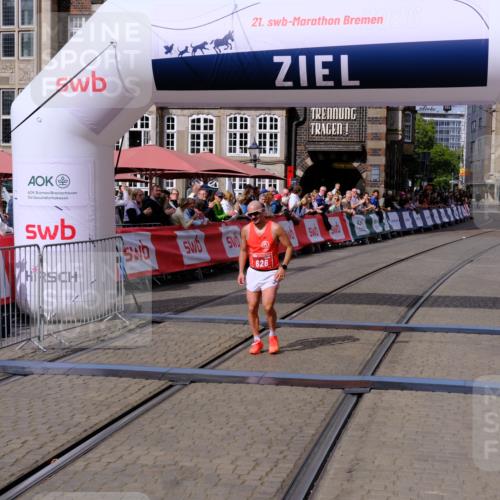 13.09.2026 - 21. swb-Marathon Bremen Tim E. http://msf.ph/oto/10350821 13.09.2026 12:21:48 Ziel  meine-sportfotos.de