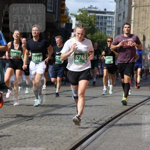 13.09.2026 - 21. swb-Marathon Bremen Strokosch-Dieckow http://msf.ph/oto/10350863 13.09.2026 13:33:02 Ziel 1437, 1687, 2611, 2992, 3354, 3878, 3895, 3902, 4233, 4323, 4862, 5009, 5398, 5581, 5657, 6583, 6718, 6760, 6786, 7016, 7466, 7758, 7990, 8344, 8367, 8506, 8957, 9175, 13232, 13234, 2283, 2393, 2440, 2818, 2959, 3710, 4260, 4408, 4659, 5191, 5324, 5395, 5410, 5790, 5981, 7467, 7788, 7830, 8061, 9269, 13028, 13092, 13093, 13101 meine-sportfotos.de